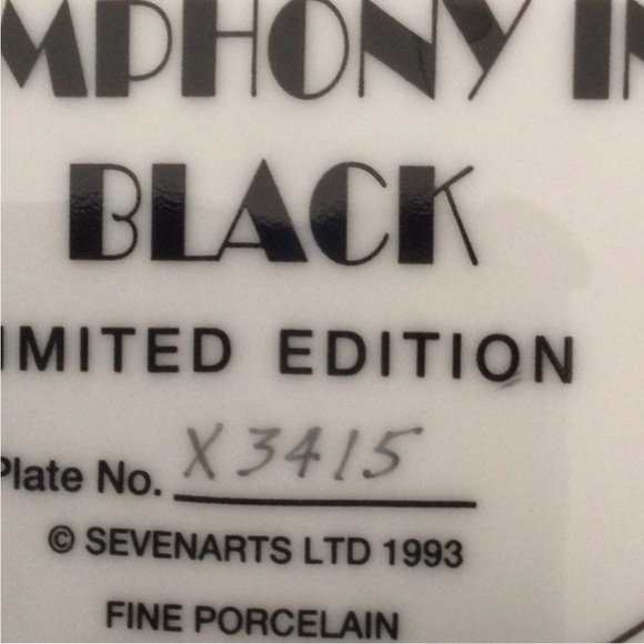 House of Ert’e Symphony in Black Fine Porcelain The Franklin Mint - Picture 4 of 4